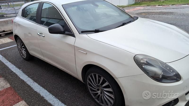 Usata Alfa Romeo Giulietta Distinctive 140 CV (102 kW) 2011 Bianco Utilitaria