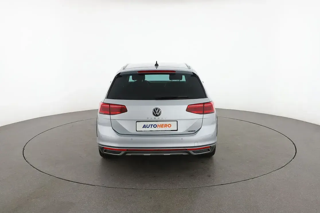 Usata VW Passat Alltrack 200 CV (147 kW) 2022 Argento Station wagon