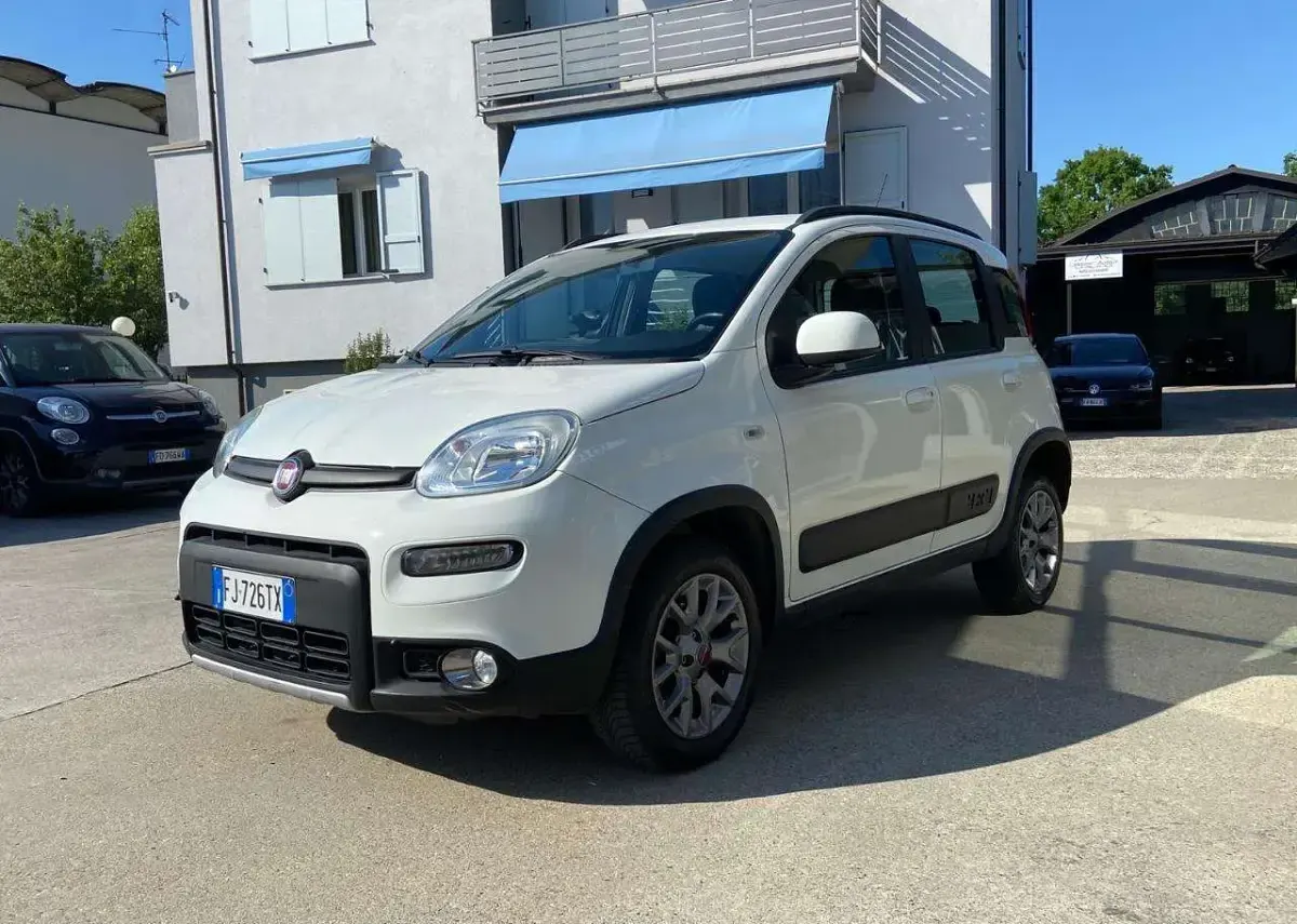 Usata Fiat Panda 4x4 S 84 CV (61 kW) 2017 Bianco Utilitaria