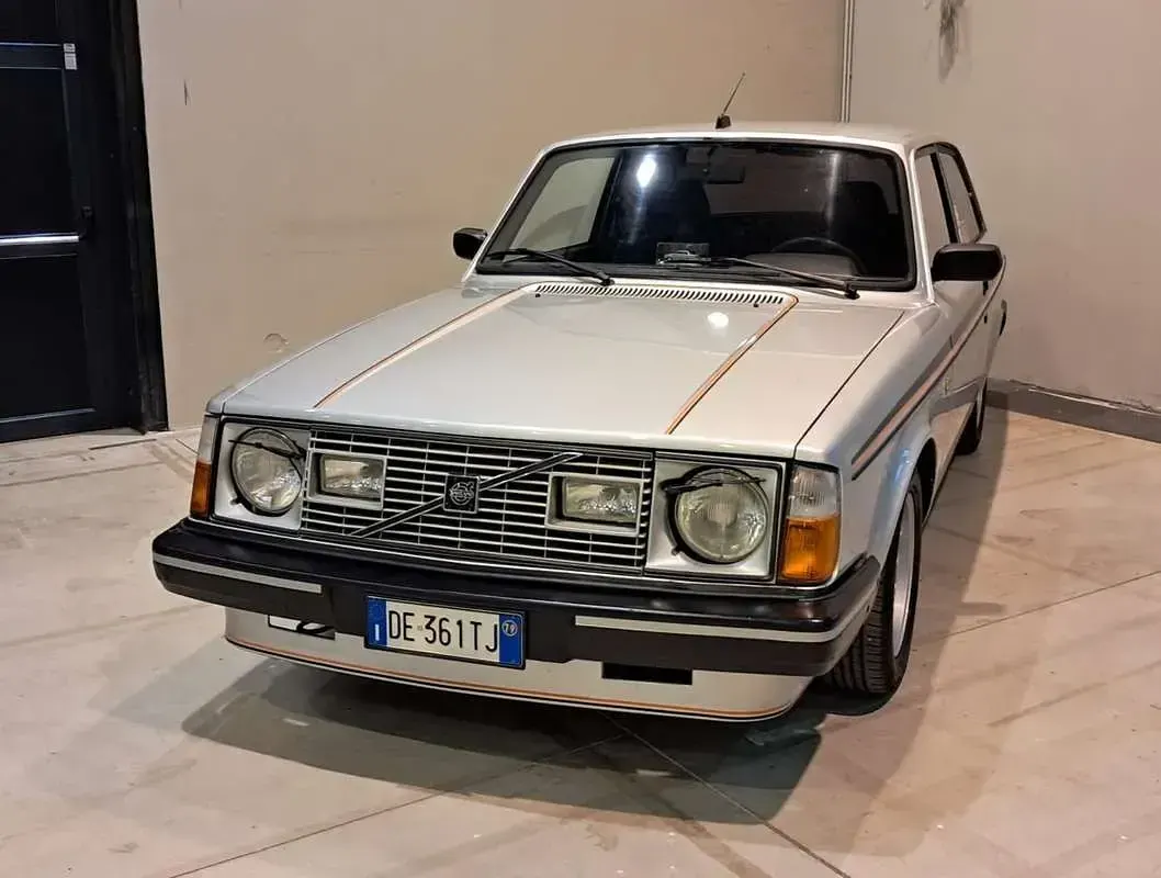 Usata Volvo 240 140 CV (102 kW) 1979 Grigio Coupé