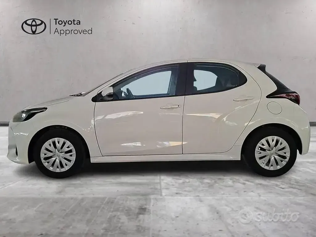 Usata Toyota Yaris Active 72 CV (52 kW) 2023 Bianco Utilitaria