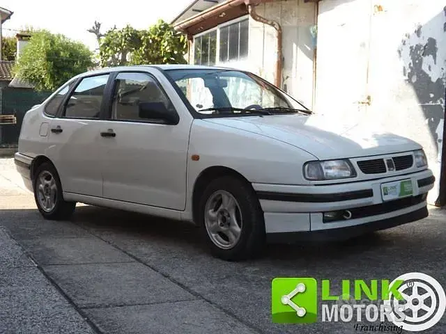Usata Seat Cordoba 75 CV (55 kW) 1994 Berlina