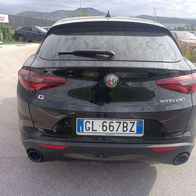 Second-hand Alfa Romeo Stelvio Sprint 190 CP (139 kW) 2022 Negru SUV