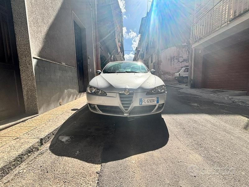 Second-hand Alfa Romeo 147 120 CP (88 kW) 2006 Gri Hatchback