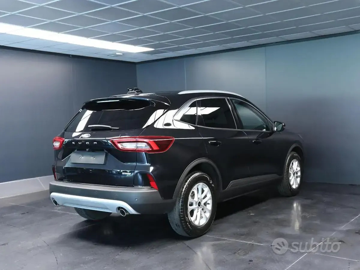 Usata Ford Kuga Titanium 179 CV (131 kW) 2025 Nero SUV