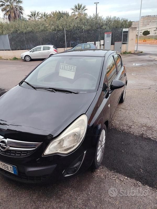 Usata Opel Corsa Edition 75 CV (55 kW) 2011 Nero Utilitaria