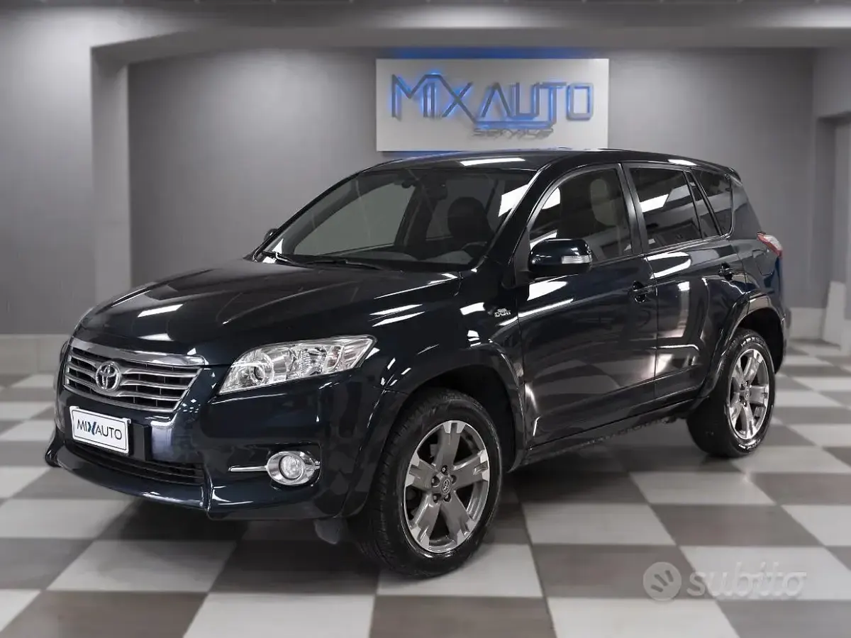 Usata Toyota RAV4 150 CV (110 kW) 2011 Bluazzurro SUV