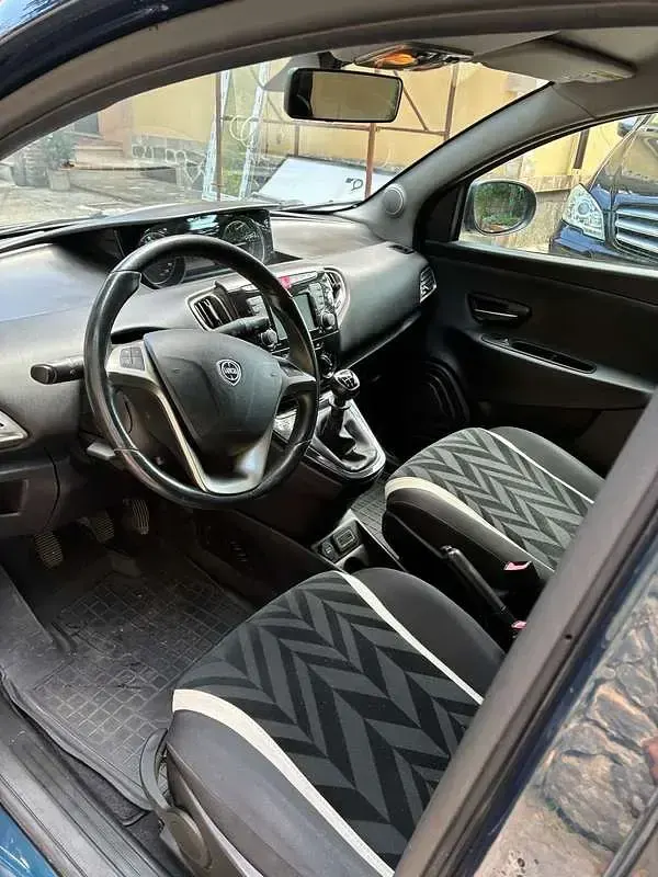 Usata Lancia Ypsilon Silver 69 CV (50 kW) 2017 Utilitaria