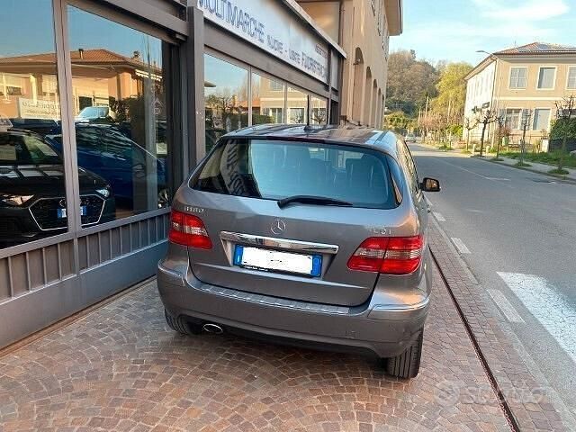 Usata Mercedes B180 109 CV (80 kW) 2010 Grigio Monovolume