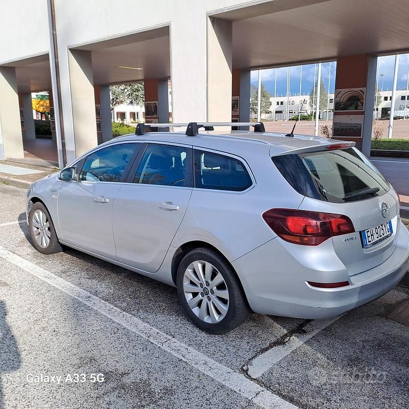 Usata Opel Astra 125 CV (91 kW) 2011 Grigio Station wagon