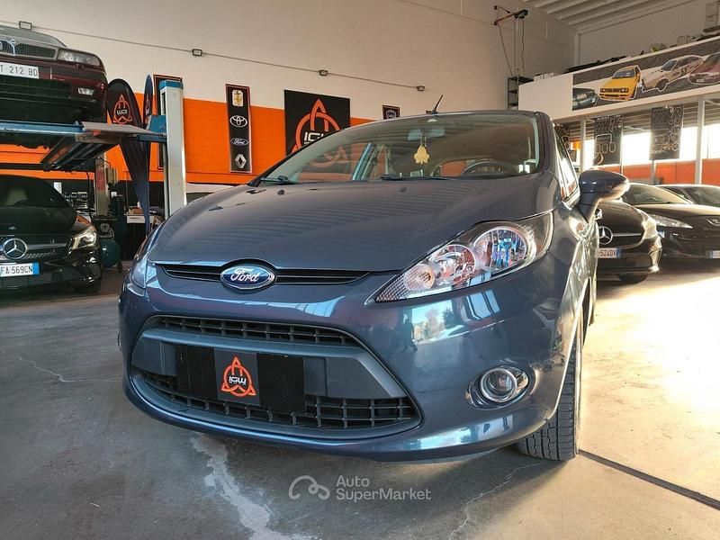 Usata Ford Fiesta Titanium 60 CV (44 kW) 2012 Grigio Utilitaria