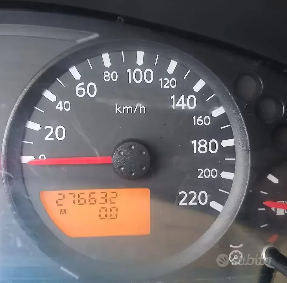 Usata Nissan Navara 171 CV (125 kW) 2006 Grigio Pick-up