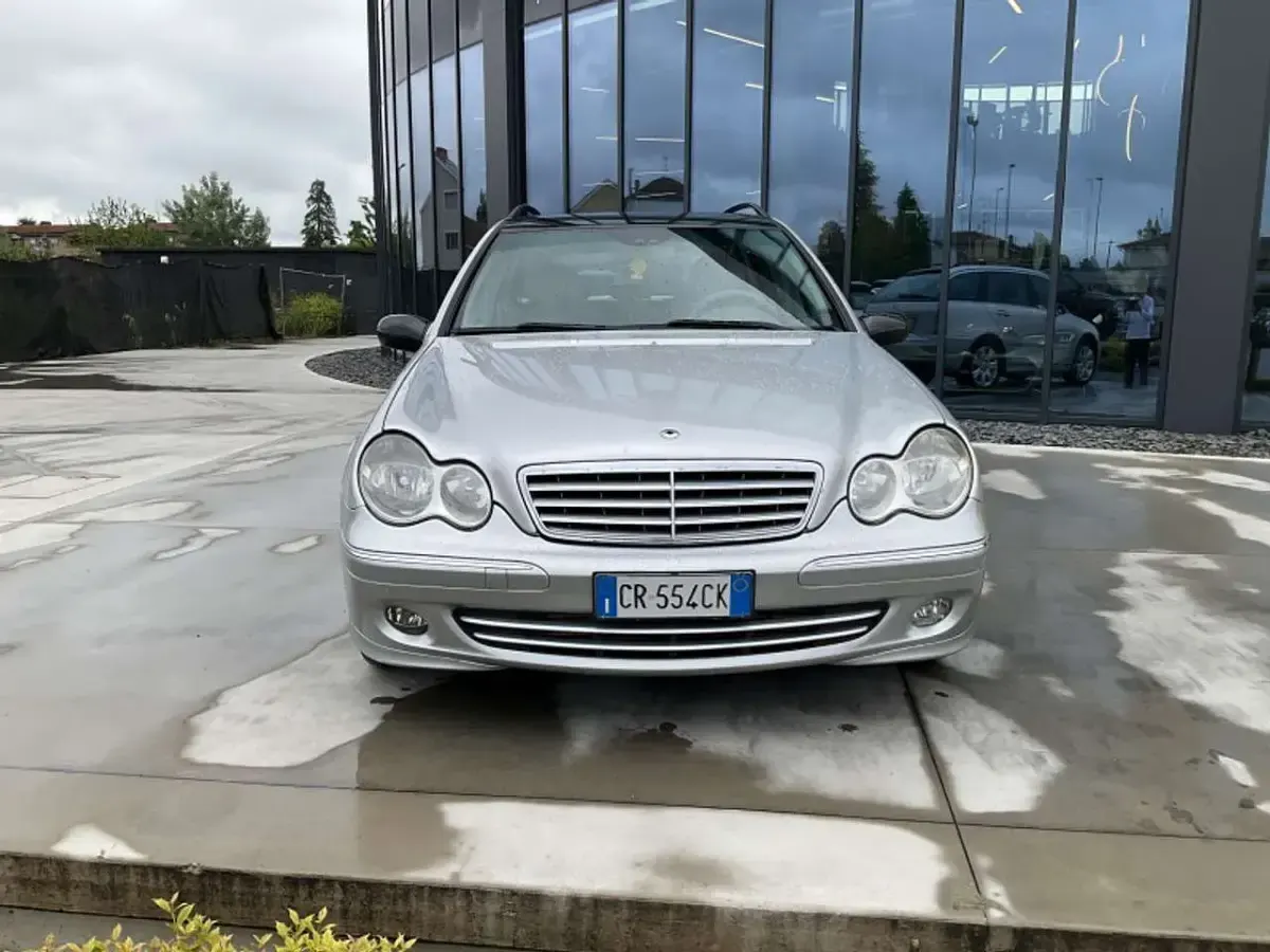 Usata Mercedes C200 Classic 122 CV (89 kW) 2004 Grigio Station wagon
