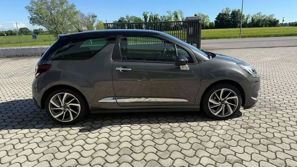 Usata DS Automobiles DS3 Sport Chic 75 CV (55 kW) 2018 Grigio platinum Berlina