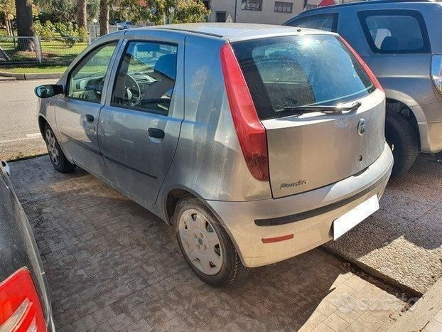 Usata Fiat Punto Dynamic 69 CV (50 kW) 2003 Grigio Utilitaria
