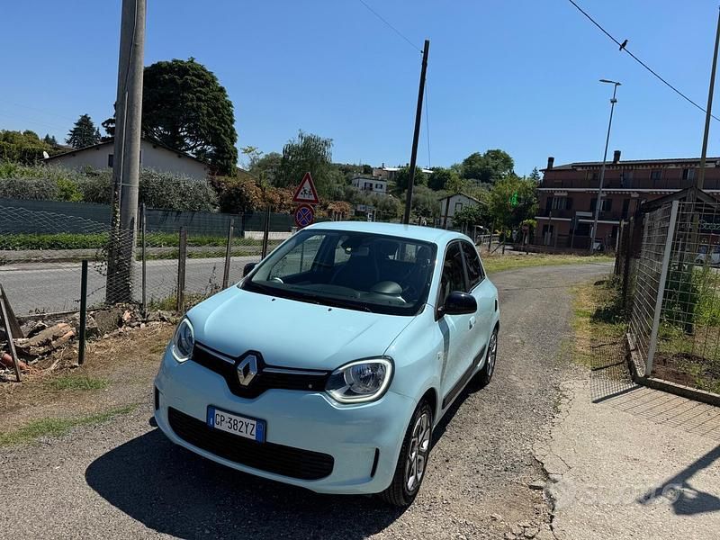 Verde Usata 2023 Renault Twingo Urban Night Due volumi | 11.900 € (Buon prezzo) - Immagine 1/4