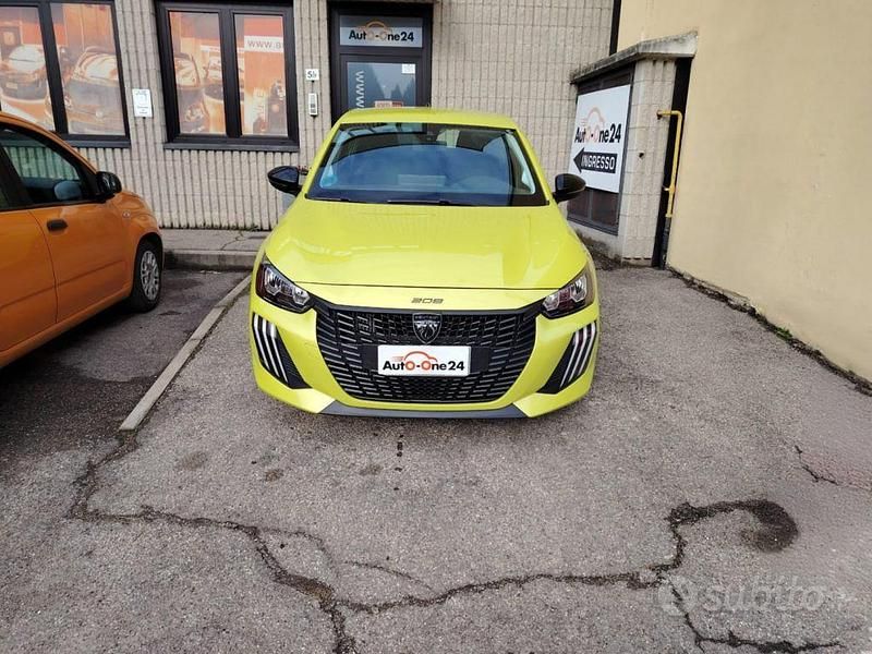 Usata Peugeot 208 Active 101 CV (74 kW) 2024 Giallo metallizzato Utilitaria