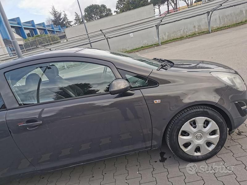 Usata Opel Corsa 85 CV (62 kW) 2013 Grigio Berlina
