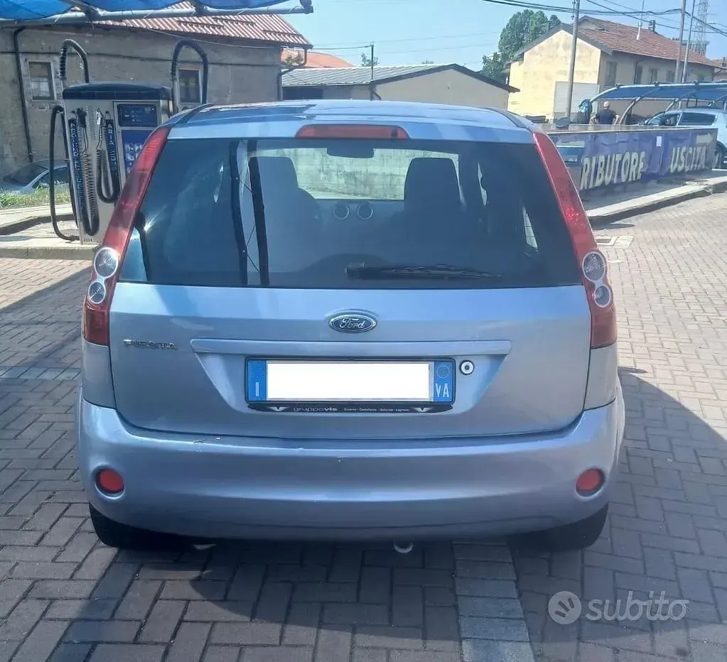 Usata Ford Fiesta 75 CV (55 kW) 2007 Bluazzurro Utilitaria