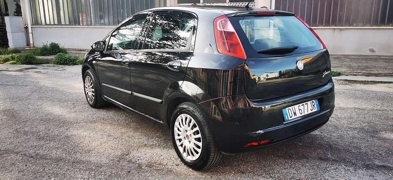 Usata Fiat Grande Punto Dynamic 75 CV (55 kW) 2009 Nero Utilitaria