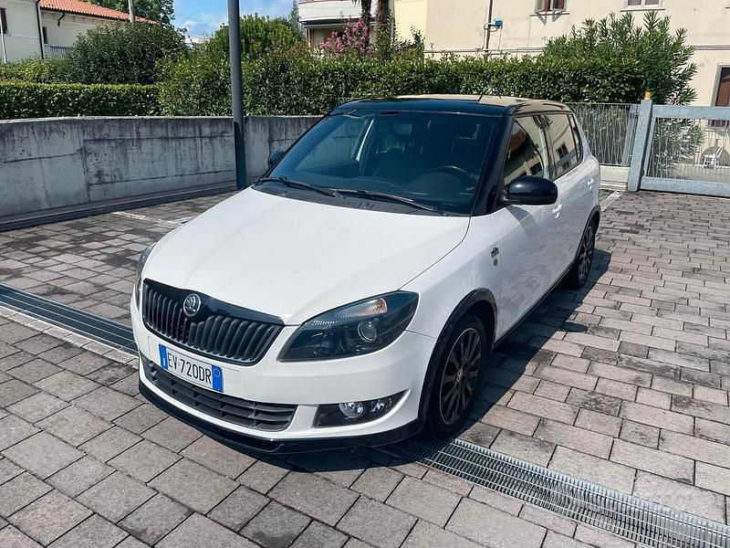 Bianco Usata 2014 Skoda Fabia Monte Carlo Due volumi | 10.500 € (Cara) - Immagine 1/4