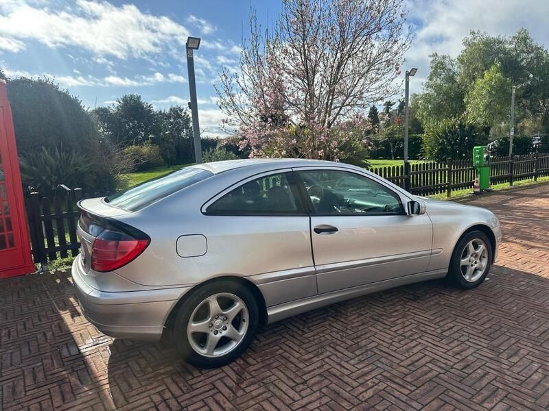 Argento Usata 2003 Mercedes C180 Avantgarde Tre volumi | 3800 € (Cara) - Immagine 1/4