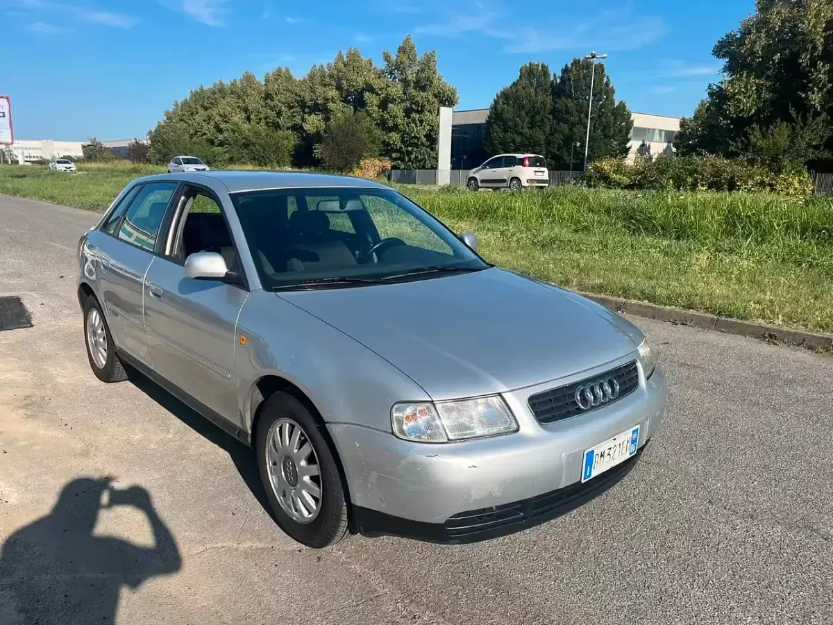 Usata Audi A3 Ambiente 125 CV (91 kW) 2000 Argento Utilitaria