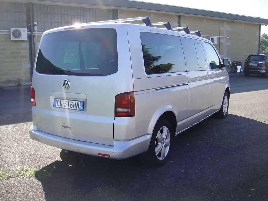Usata VW Caravelle 151 CV (111 kW) 2009 Argento Furgone