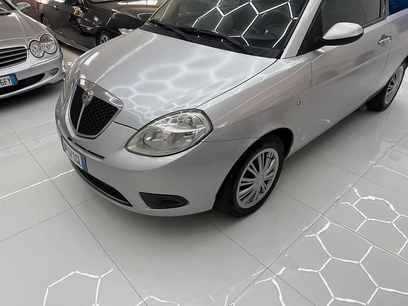 Usata Lancia Ypsilon 60 CV (44 kW) 2008 Argento Utilitaria