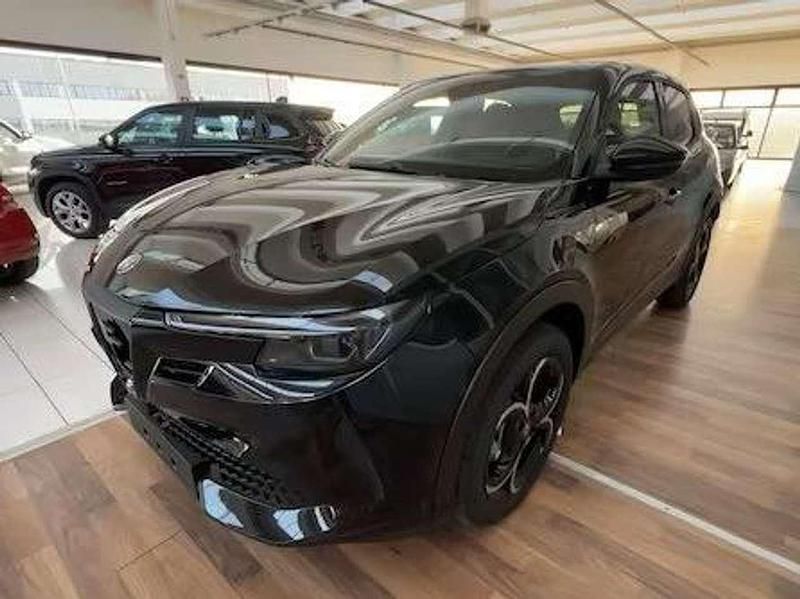 Nero tortona Nuova 2025 Alfa Romeo Junior Edizione Speciale SUV | 28.500 € (Buon prezzo) - Immagine 1/4