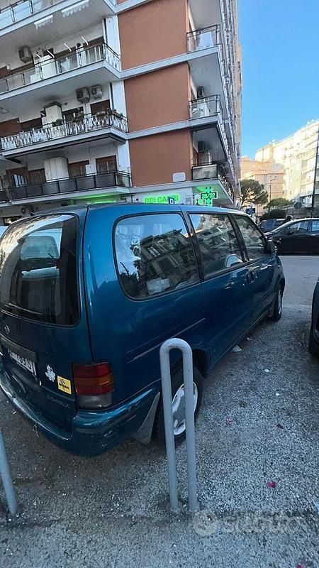 Usata Nissan Serena 75 CV (55 kW) 1996 Verde Monovolume