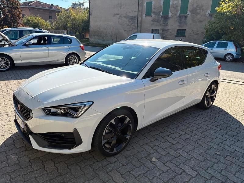 Marrone Usata 2023 Cupra Leon Tre volumi | 23.900 € (Buon prezzo) - Immagine 1/4