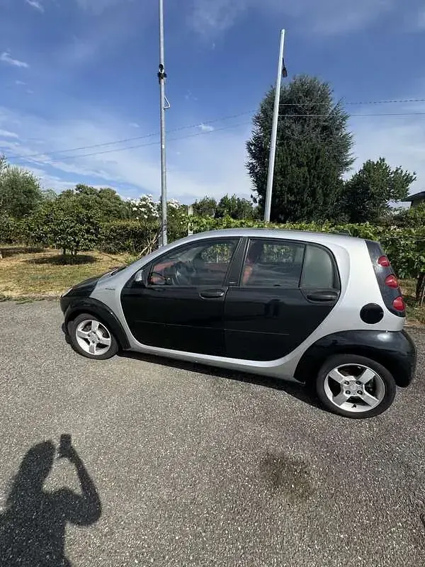 Usata Smart ForFour Pure 75 CV (55 kW) 2005 Nero Utilitaria