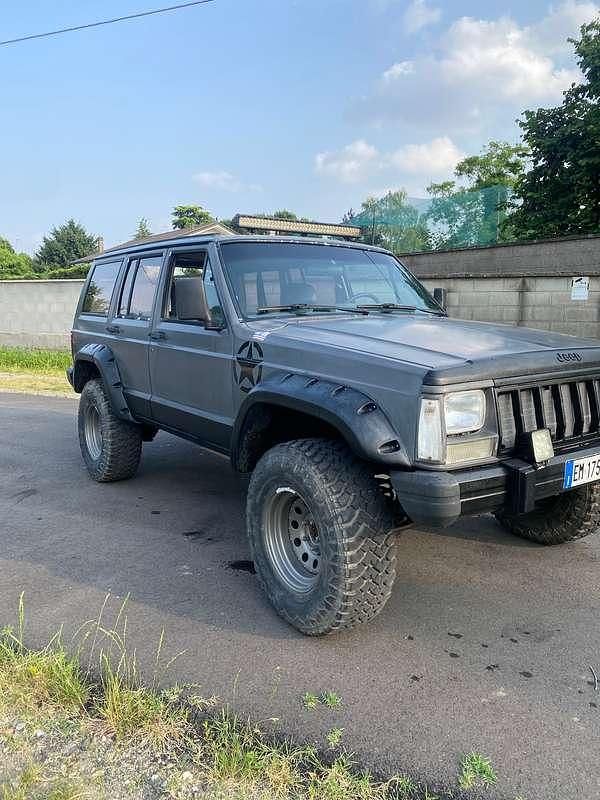 Usata Jeep Cherokee 174 CV (127 kW) 1990 Grigio SUV