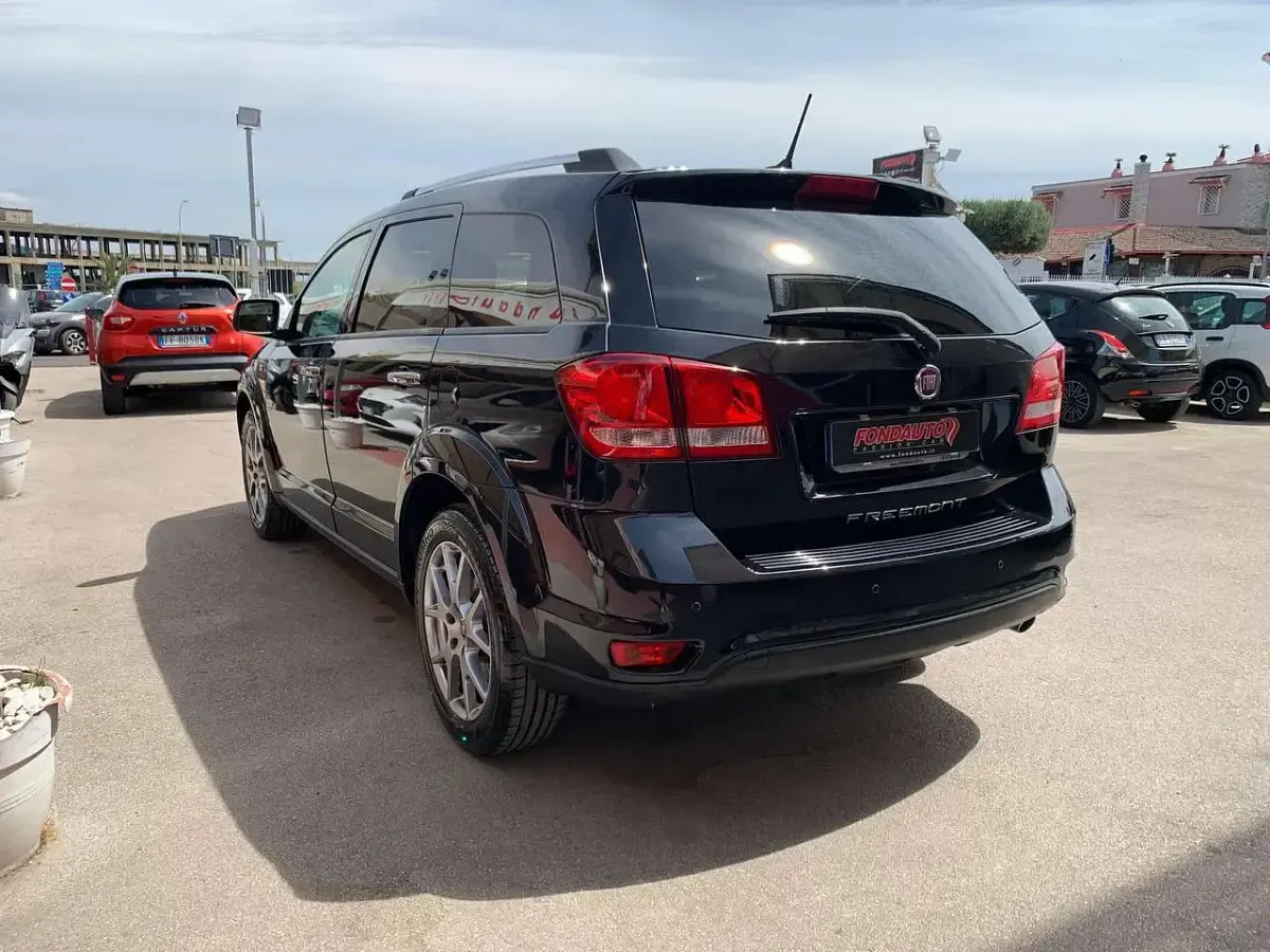 Usata Fiat Freemont Cross 140 CV (102 kW) 2015 Nero SUV