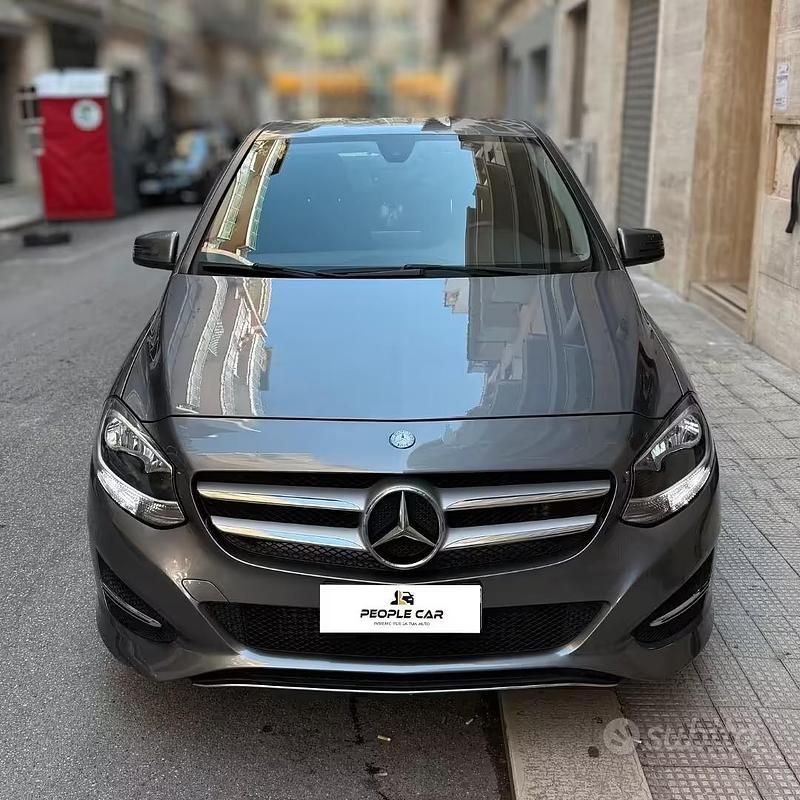Usata Mercedes B180 Executive 109 CV (80 kW) 2015 Grigio Monovolume