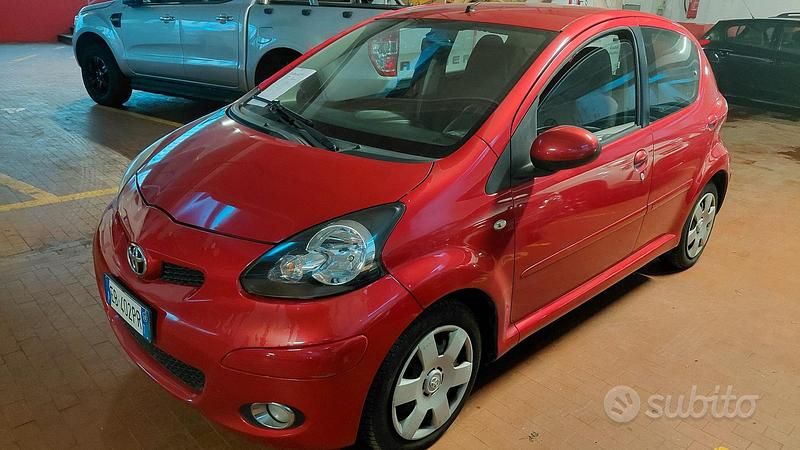 Usata Toyota Aygo Edition 68 CV (50 kW) 2010 Rosso Utilitaria
