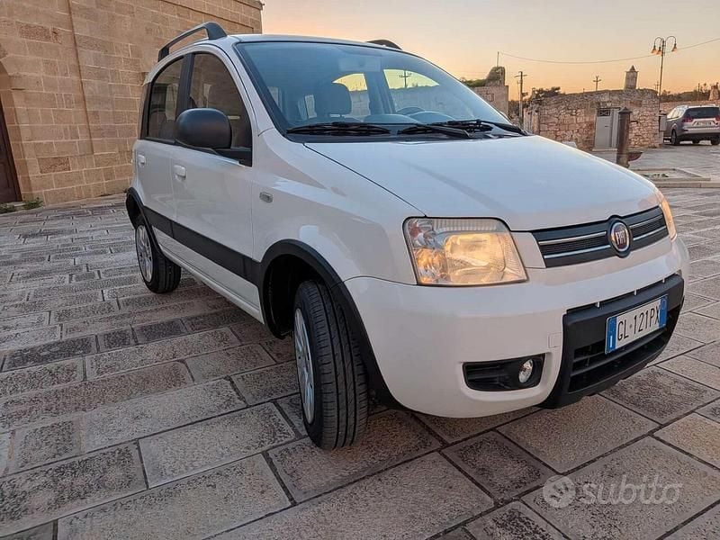 Usata Fiat Panda 4x4 Climbing 69 CV (50 kW) 2009 Bianco Utilitaria