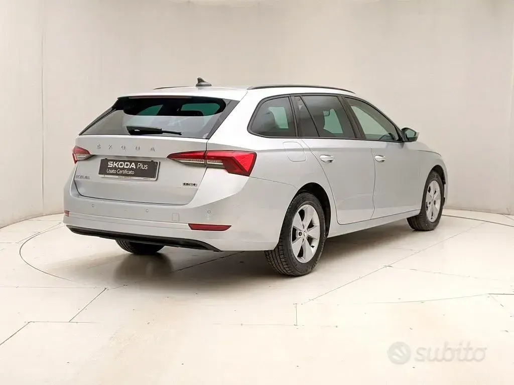 Usata Skoda Octavia Executive 150 CV (110 kW) 2023 Grigio Station wagon