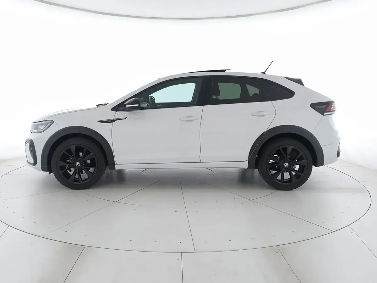 Usata VW Taigo R-line 150 CV (110 kW) 2023 Pure white nero SUV