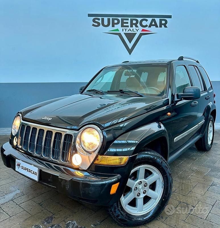 Usata Jeep Cherokee 163 CV (119 kW) 2005 Nero SUV
