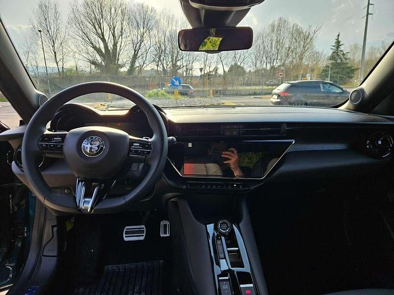 Nuova Alfa Romeo Junior Edizione Speciale 136 CV (100 kW) 2025 Blu navigli SUV