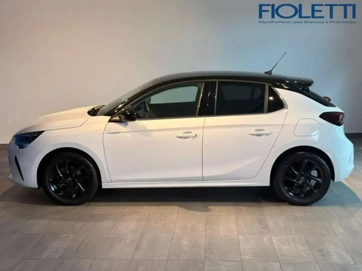Używany Opel Corsa Elegance 75 KM (55 kW) 2021 Biały Hatchback