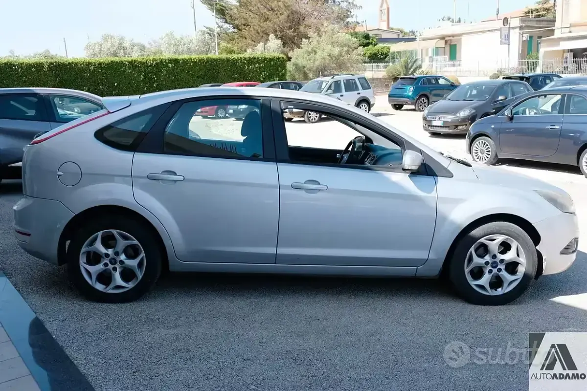 Usata Ford Focus 115 CV (84 kW) 2010 Grigio Berlina