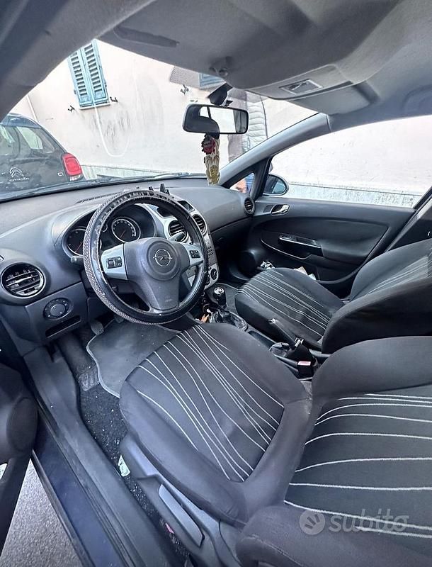 Usata Opel Corsa 75 CV (55 kW) 2009 Blu Berlina