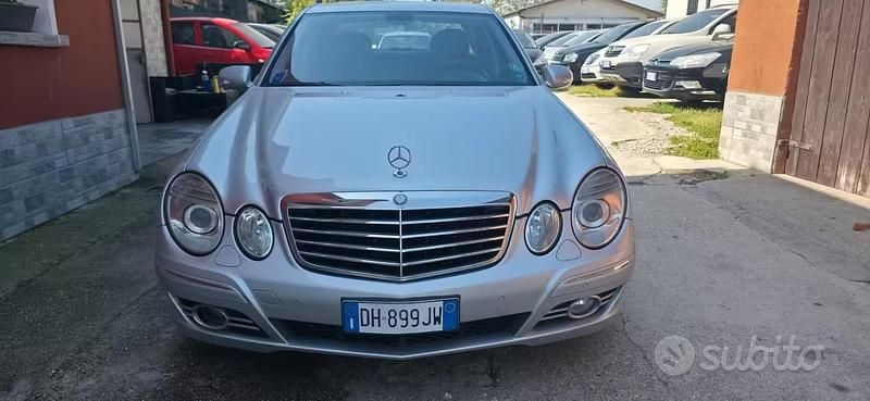 Usata Mercedes E220 Avantgarde 170 CV (125 kW) 2007 Grigio Berlina
