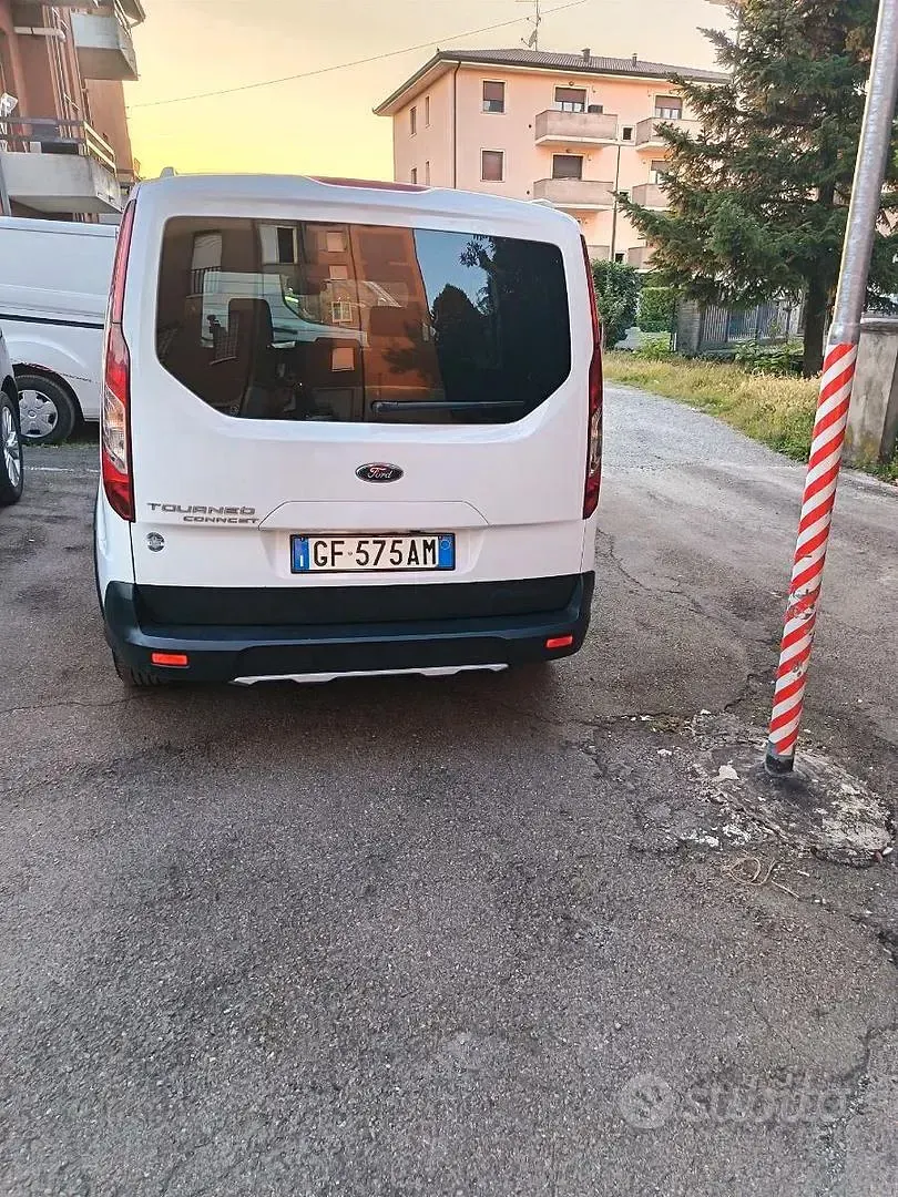 Usata Ford Tourneo Connect 120 CV (88 kW) 2021 Bianco Monovolume