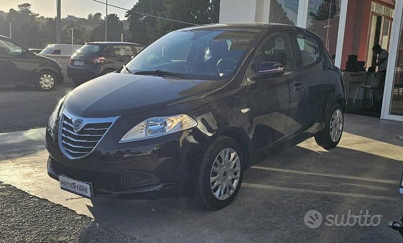 Usata Lancia Ypsilon Gold 69 CV (50 kW) 2014 Nero(met.) Utilitaria