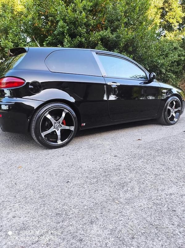 Second-hand Alfa Romeo 147 116 CP (85 kW) 2004 Negru Hatchback
