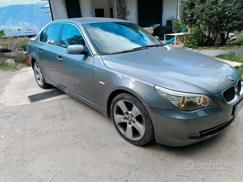 Grigio Usata 2007 BMW 530 Tre volumi | 6000 € (Ottimo prezzo) - Immagine 1/3
